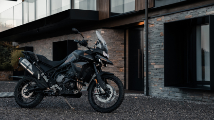 Triumph công bố Tiger 900 Bond Edition giới hạn 250 xe, giá từ 20.100 USD