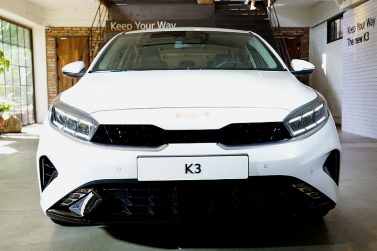 Kia K3 chính thức mở bán, thiết kế thời trang - trang bị tiện nghi.