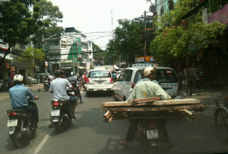 Những hành vi giao thông cần xử phạt và phê phán...