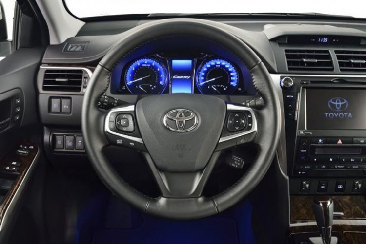 Toyota Camry 2015 đạt 274 xe, trở lại vị trí dẫn đầu