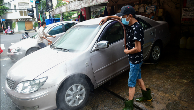 Đường phố TPHCM ngày đầu "mở cửa" trở lại