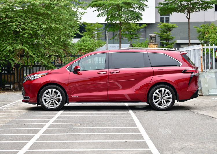 Toyota SIENNA Platinum 2021 nhập khẩu mới chính hãng