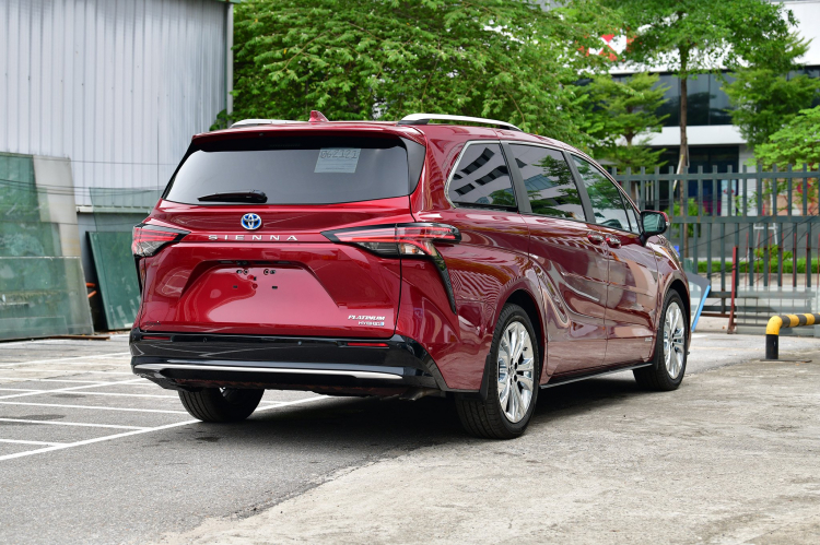 Toyota SIENNA Platinum 2021 nhập khẩu mới chính hãng