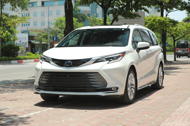 Toyota SIENNA Platinum 2021 nhập khẩu mới chính hãng