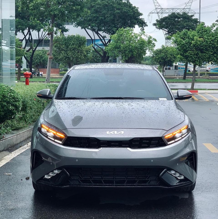 KIA K3 - Đã về đến Showroom, Logo mới, Thiết kế ấn tượng.