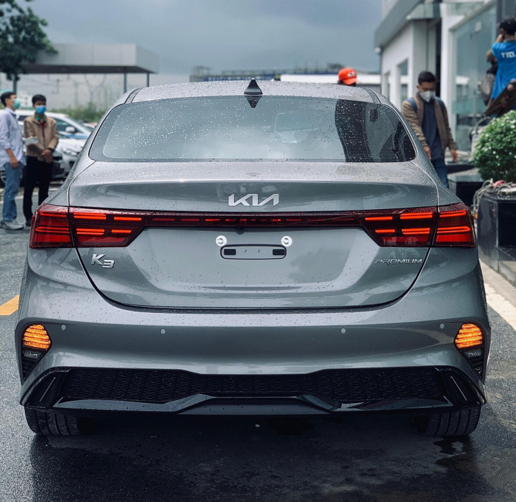 KIA K3 - Đã về đến Showroom, Logo mới, Thiết kế ấn tượng.