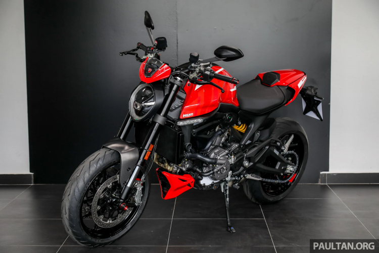 2021-Ducati-Monster-Plus-2.jpg
