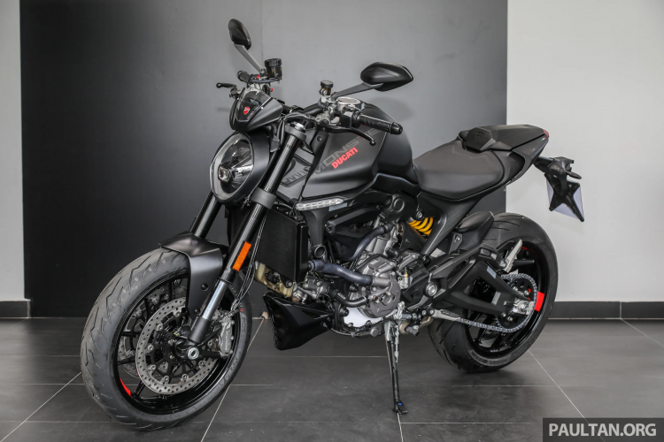 2021-Ducati-Monster-Plus-95.jpg