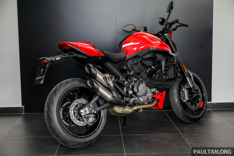 2021-Ducati-Monster-Plus-3.jpg
