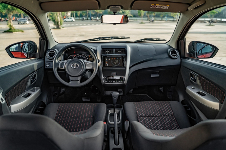 Hai ghế trước và khoang lái Toyota Wigo Hai ghế trước và khoang lái Toyota Wigo
