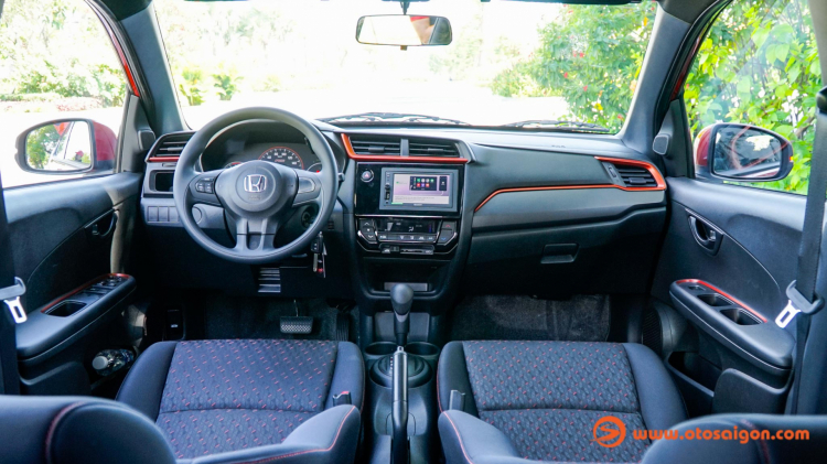 Hai ghế trước và khoang lái xe Honda Brio Hai ghế trước và khoang lái xe Honda Brio