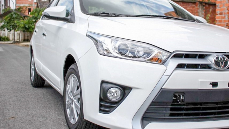 Tham khảo mấy bác thay bóng đèn xe Toyota Yaris 2014