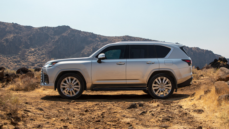 Lexus LX 600 2022 sử dụng Hệ thống treo kiểm soát độ cao chủ động.jpg