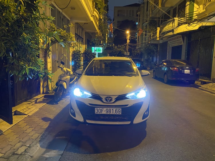 Tham khảo mấy bác thay bóng đèn xe Toyota Yaris 2014
