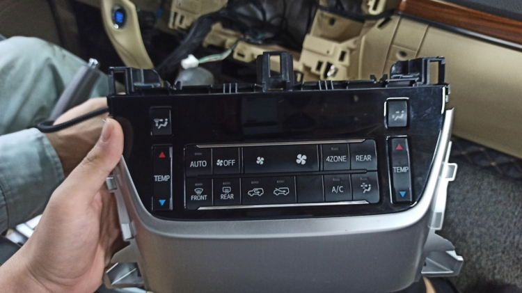 Bảng điều khiển điều hoà Land Cruiser 2016 không hoạt động sau khi lắp màn hình Android