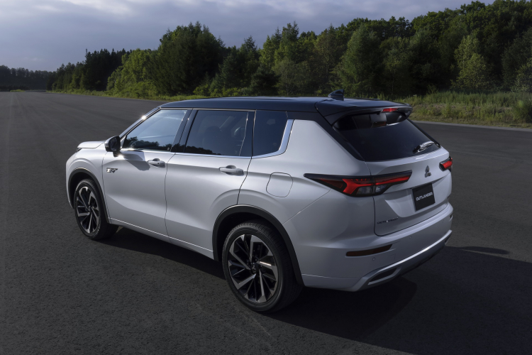 2022-Mitsubishi-Outlander-PHEV-3.jpg 2022-Mitsubishi-Outlander-PHEV-3.jpg