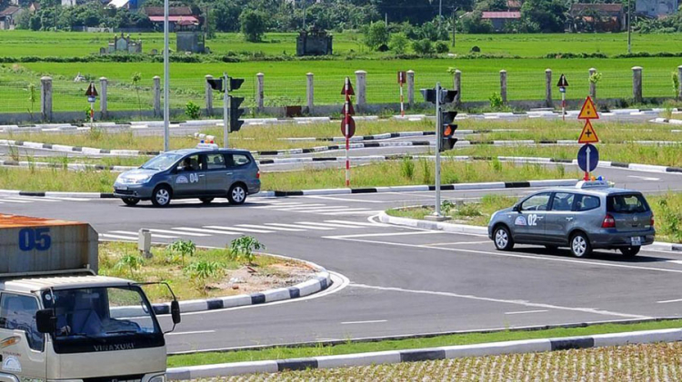 Học bằng lái xe ô tô B2 Học bằng lái xe ô tô B2