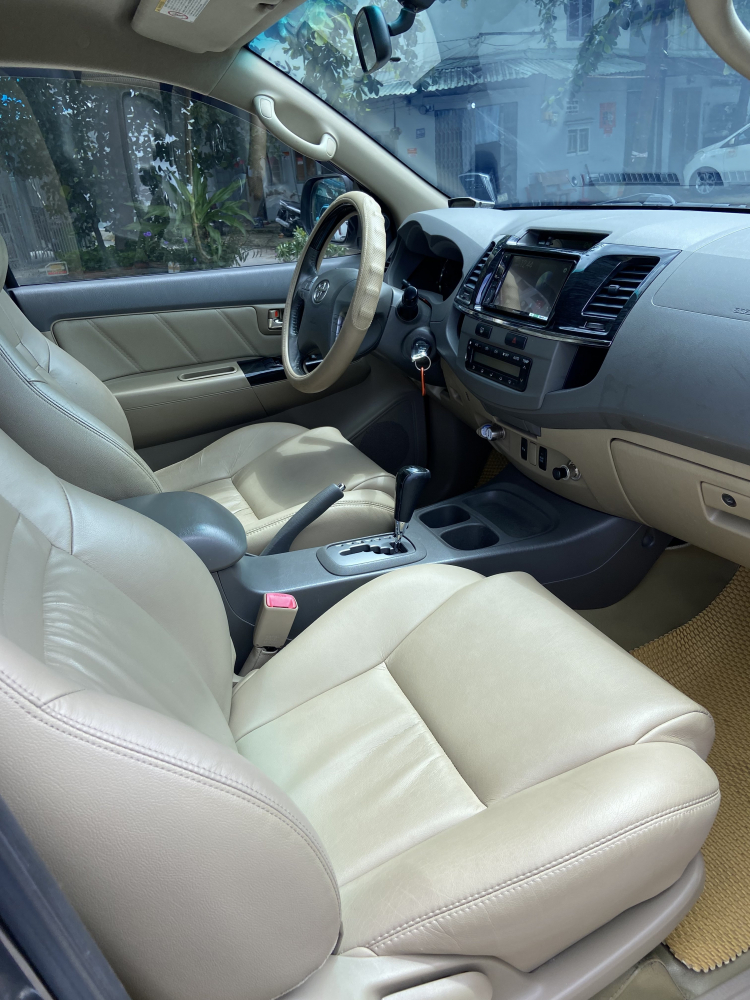 Toyota fortuner V 2012 xăng