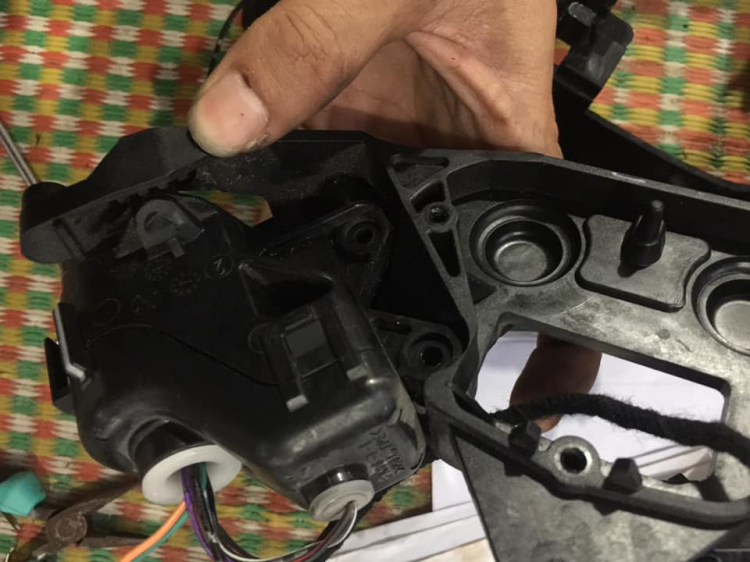 Tư vấn chỗ thay khung hợp kim và moter kính hậu xe Mazda 6 Tư vấn chỗ thay khung hợp kim và moter kính hậu xe Mazda 6