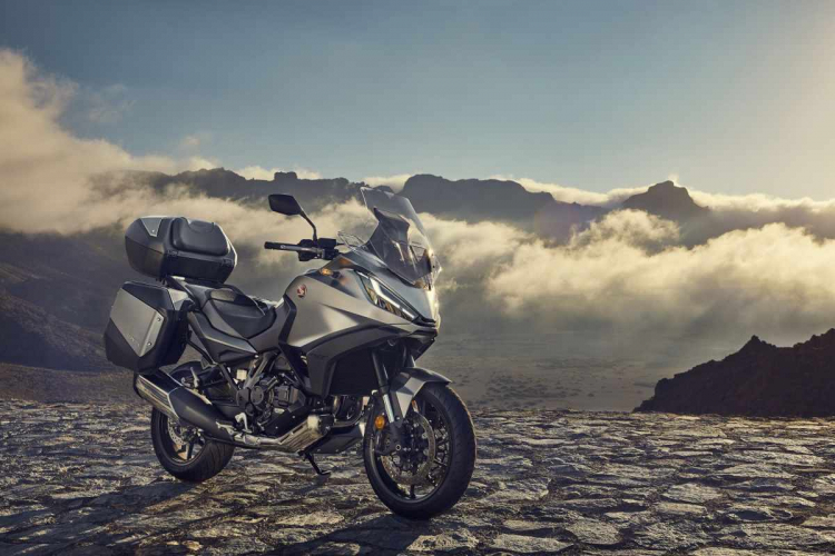 Honda ra mắt xe máy mới NT1100 dùng chung động cơ với Africa Twin