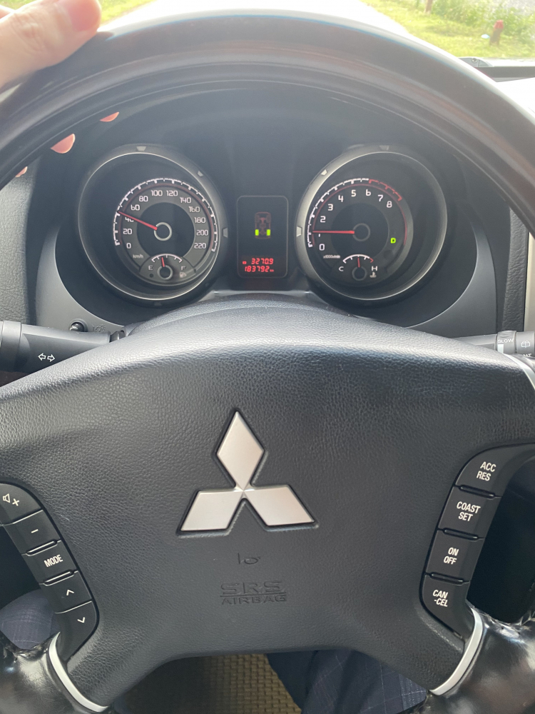 Mitsubishi Pajero đời 2016 có giá hơn 1,4 tỷ đồng, lựa chọn dành cho người sành SUV Nhật Mitsubishi Pajero đời 2016 có giá hơn 1,4 tỷ đồng, lựa chọn dành cho người sành SUV Nhật