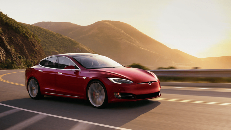 Tesla tăng giá bán