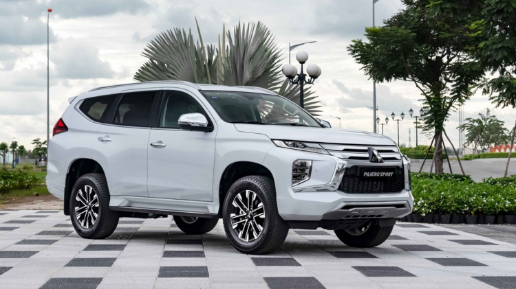 Tại sao Pajero Sport lại khó bán hơn Fortuner tại Việt Nam?