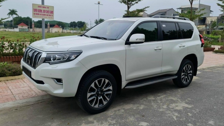 Ảnh thực tế Toyota Land Cruiser Prado 2022 về đại lý có giá 2,5 tỷ đồng