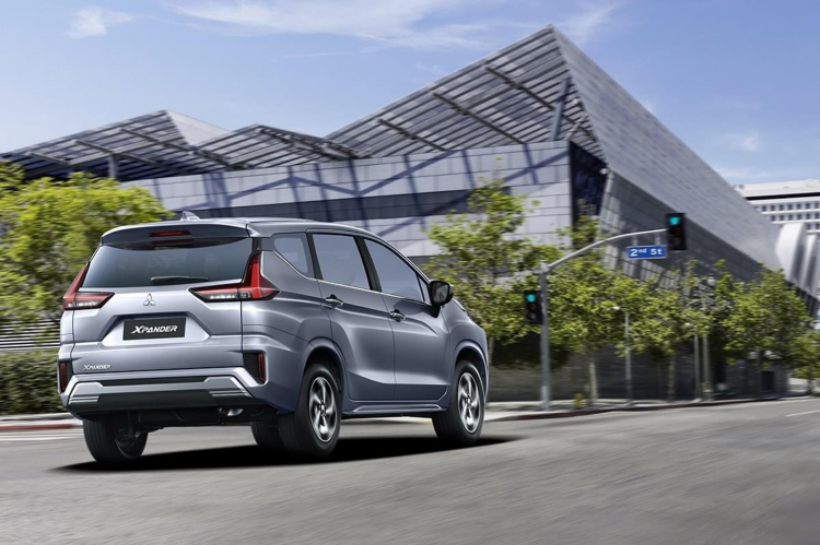 Đuôi xe Mitsubishi Xpander 2022 sắc sảo hơn.jpg