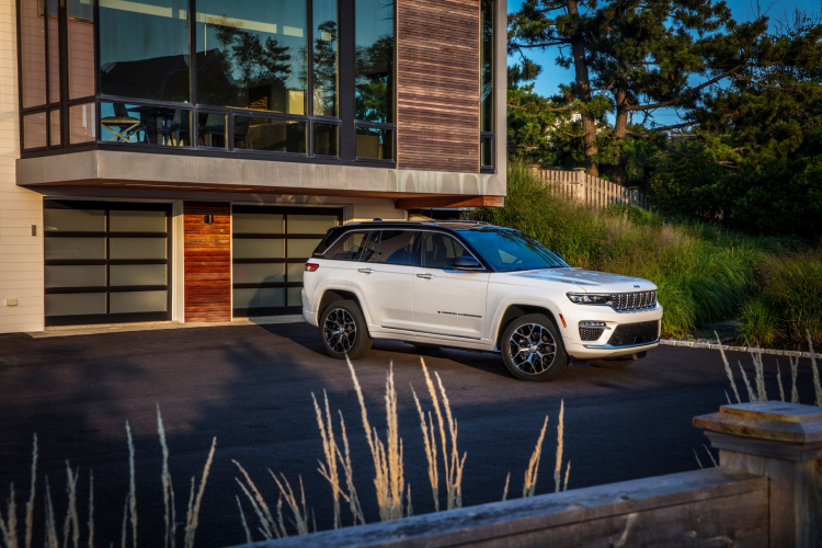 2022-Jeep-Grand-Cherokee-52.jpg 2022-Jeep-Grand-Cherokee-52.jpg