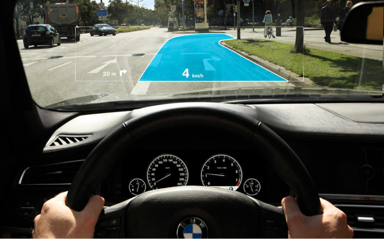 hiển thị thông tin kính lái (HUD) trên xe sang BMW.jpg hiển thị thông tin kính lái (HUD) trên xe sang BMW.jpg