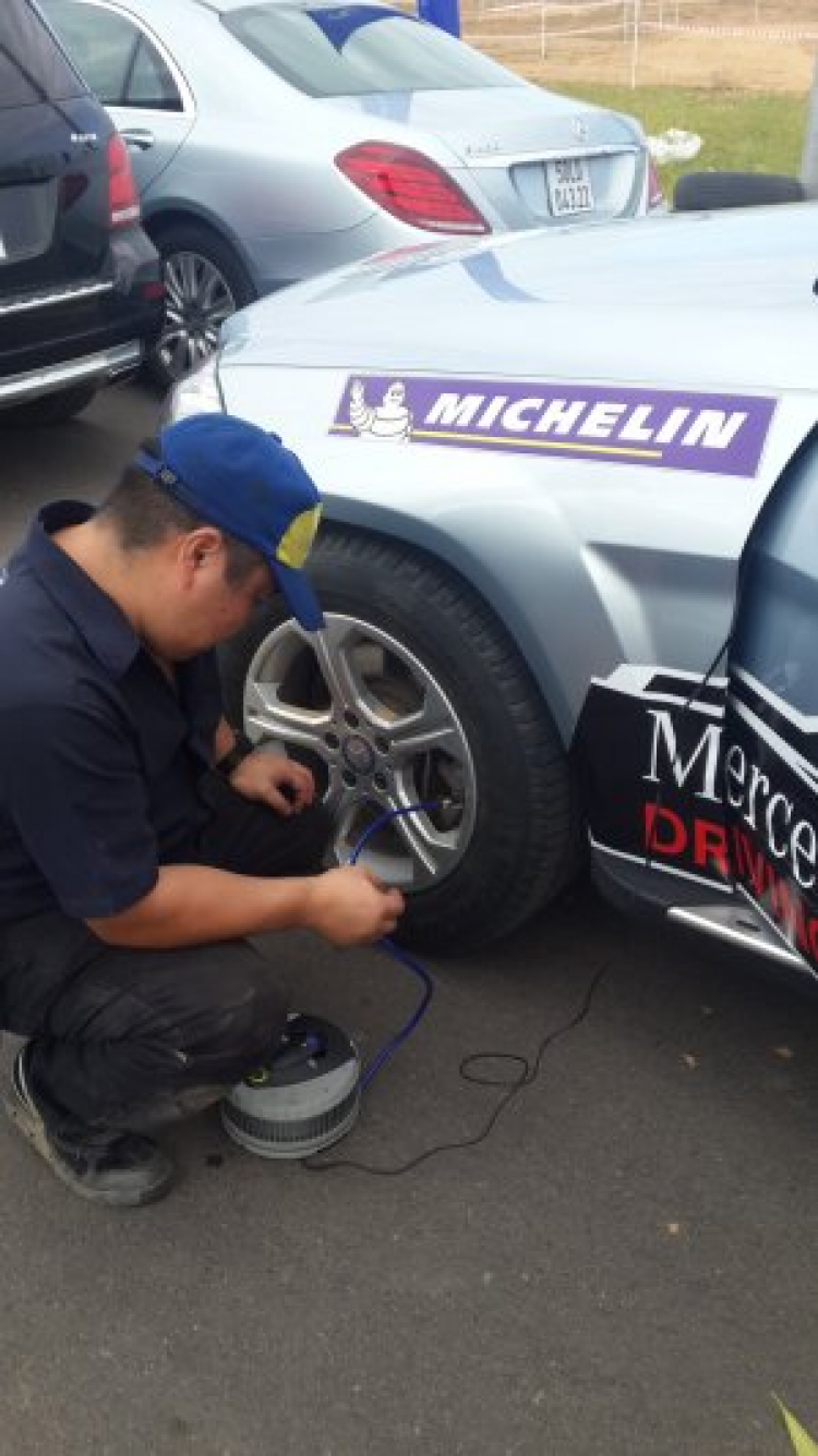 Michelin đồng hành cùng Mercedes huấn luyện kĩ năng lái xe an toàn