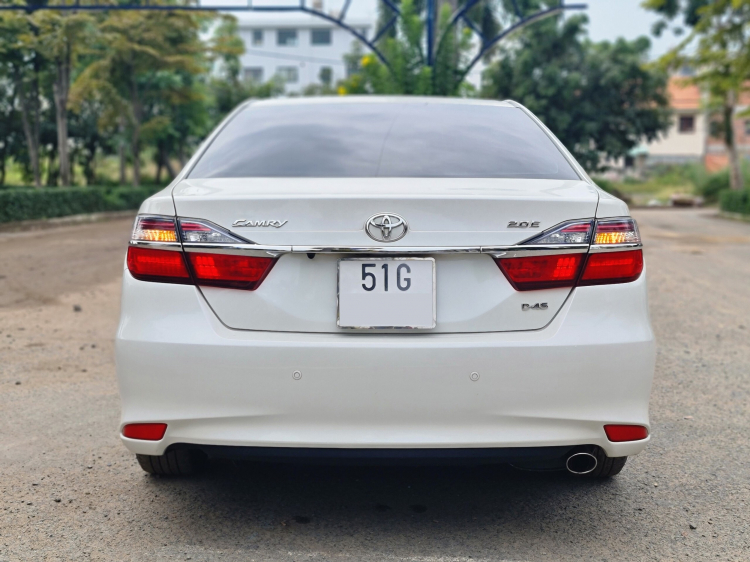 Toyota Camry 2.0 Trắng Sản Xuất 2018 Biển TPHCM