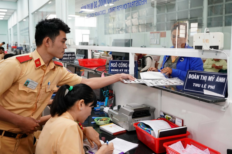 Làm thủ tục ở 282