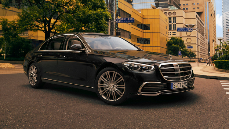 Mercedes-Benz S-Class 2022.jpg