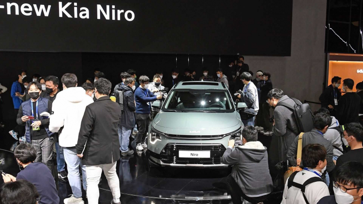 Cận cảnh Kia Niro 2023 vừa ra mắt: Nội thất đẳng cấp, sử dụng chất liệu tái chế