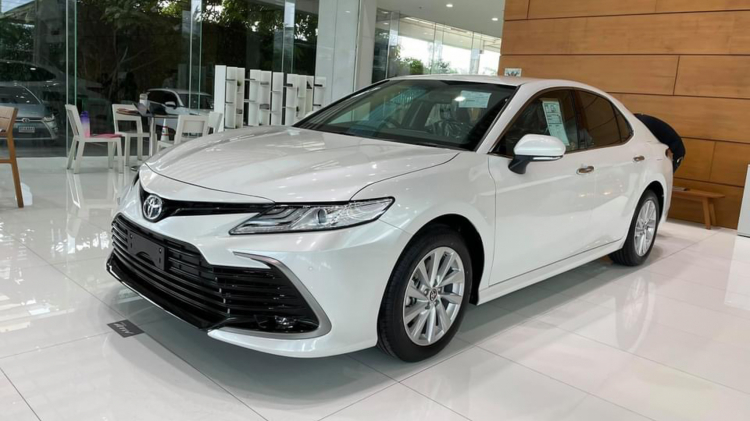 oyota Camry 2022 tại Việt Nam sẽ có động cơ và hộp số 8 cấp mới.jpg