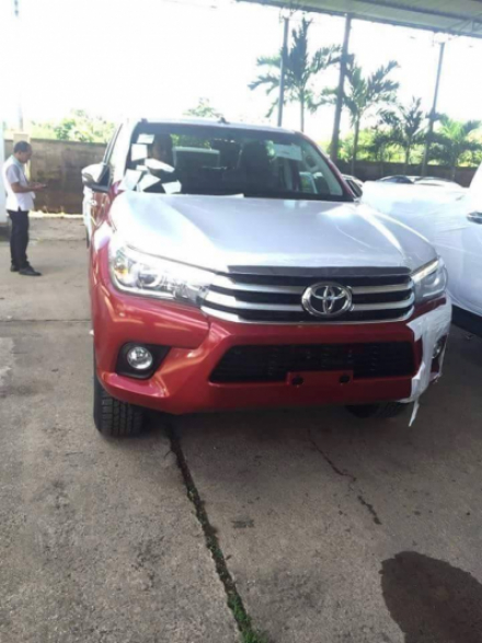 2016-Toyota-Hilux-Revo-top-end-front-spotted-before-launch.png