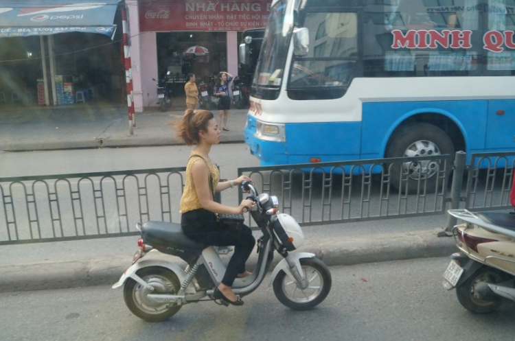 Hà Nội không bắt mũ bảo hiểm ?