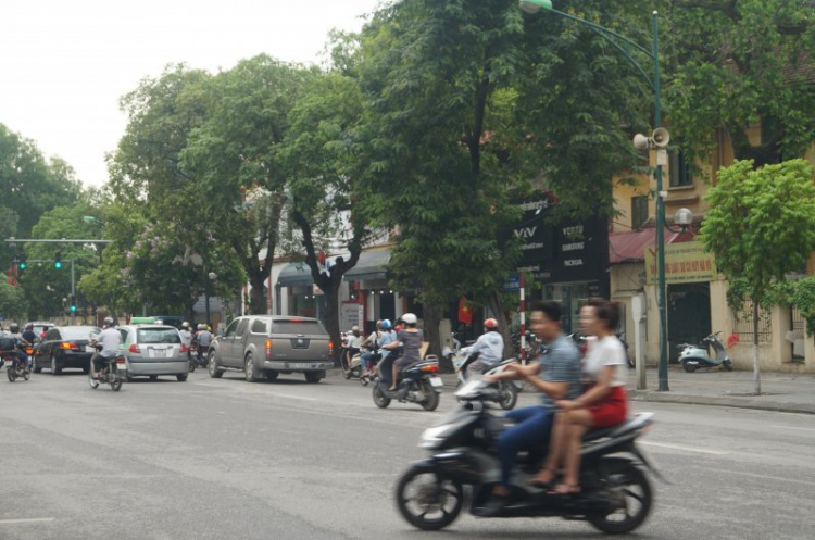 Hà Nội không bắt mũ bảo hiểm ?