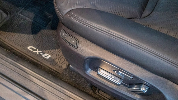 Chức năng nhớ ghế trên Mazda CX-8