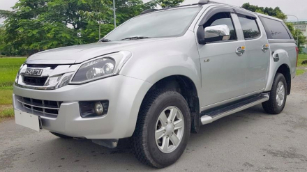 Dmax 3.0 4x2 AT 2014.jpg