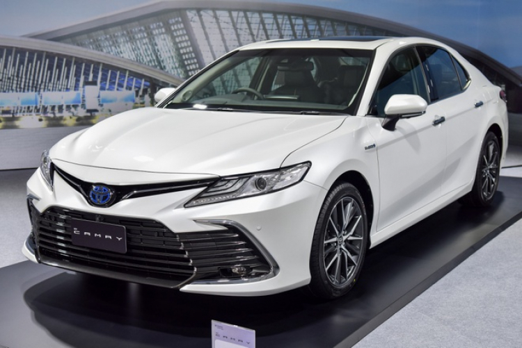 2022_Toyota_Camry_2.5_HEV_Premium_Luxury_facelift_35.jpg