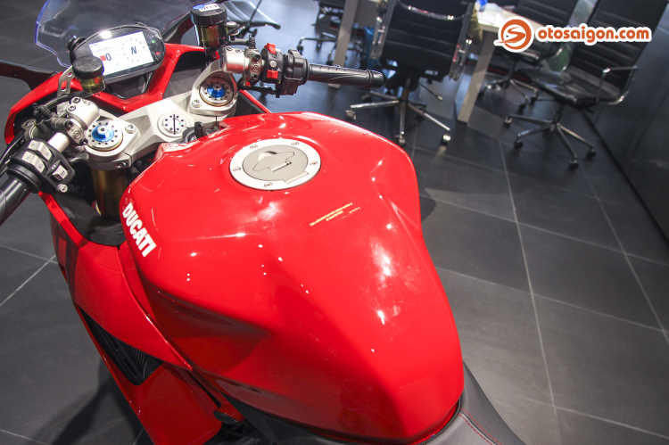 Bộ đôi mô tô Ducati Panigale V4S và Supersport 950S có giá 585 và 945 triệu đồng ở Việt Nam
