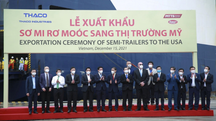 Ngày 15-12, tại cảng Dung Quất (Quảng Ngãi), Tập đoàn THACO đã làm lễ xuất khẩu lô hàng 870 sơmi rơmoóc đầu tiên sang thị trường Mỹ. Ngày 15-12, tại cảng Dung Quất (Quảng Ngãi), Tập đoàn THACO đã làm lễ xuất khẩu lô hàng 870 sơmi rơmoóc đầu tiên sang thị trường Mỹ.
