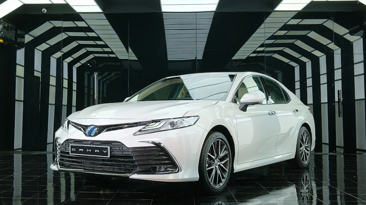 Giá lăn bánh Toyota Camry 2022