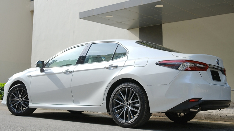 Giá lăn bánh Toyota Camry 2022 Giá lăn bánh Toyota Camry 2022