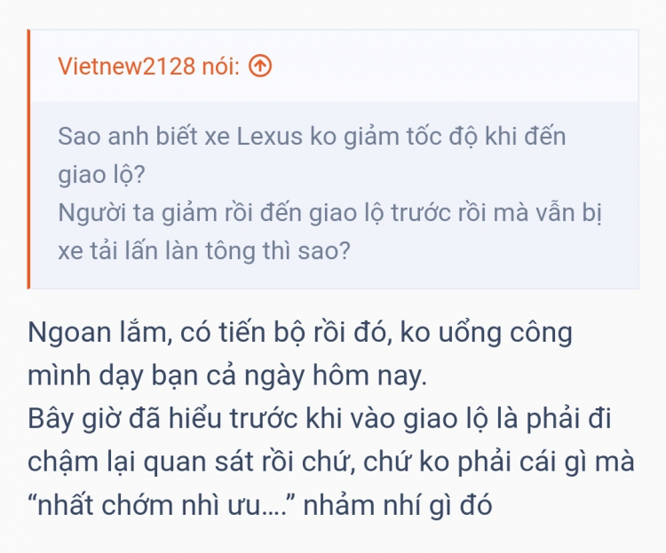 Xe sang Lexus đeo biển tạm va chạm với xe tải tại ngã tư: Xe nào sai?