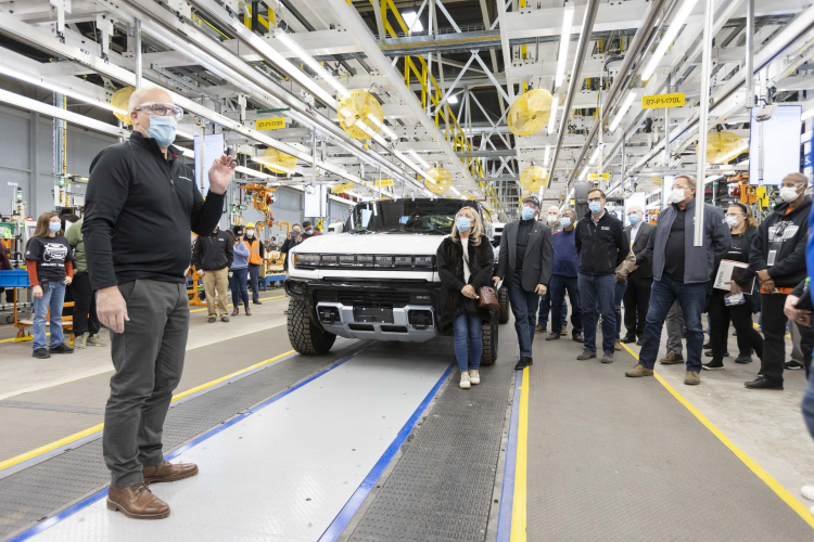 GM xuất xưởng những chiếc bán tải chạy điện Hummer đầu tiên