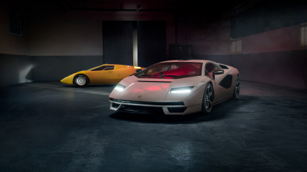 Lamborghini-Countach-LPI-800-4-With-The-Original-Lamborghini-Countach-Prototype-1.jpg